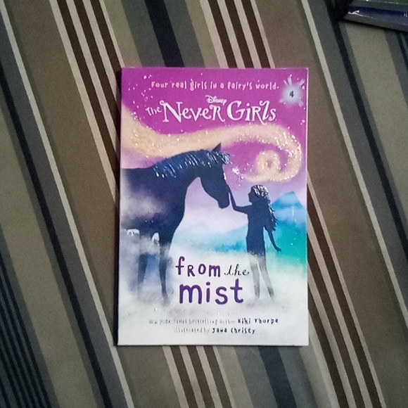 Books - Picture 5 of 5